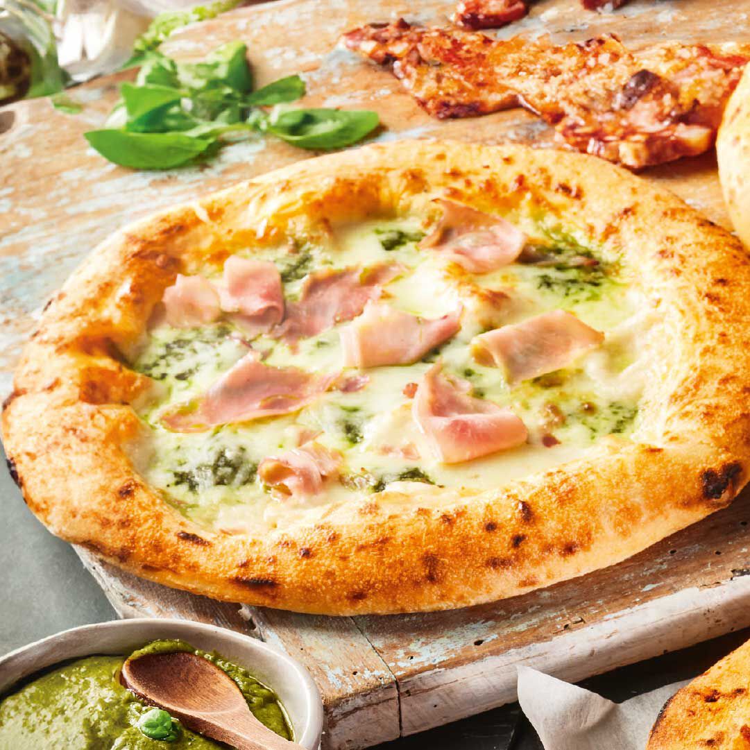 Pizza "Bistrot 25" Bianca con Prosciutto Cotto e Salsa al Basilico